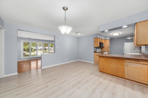 Tiny photo for 824 Oxford Street, Downers Grove, IL 60516 (MLS # 12493917)