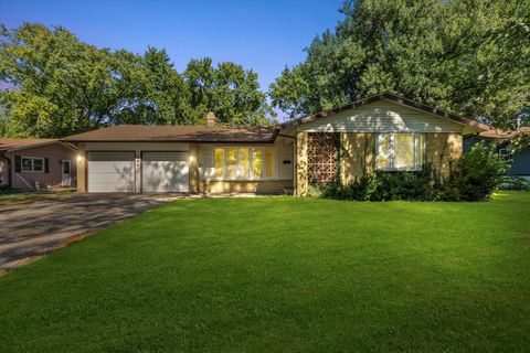 Tiny photo for 824 Oxford Street, Downers Grove, IL 60516 (MLS # 12493917)