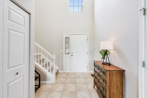 Tiny photo for 315 Poplar Court, Lindenhurst, IL 60046 (MLS # 12666427)