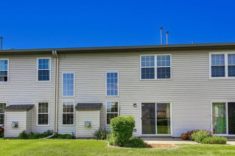 Tiny photo for 315 Poplar Court, Lindenhurst, IL 60046 (MLS # 12666427)