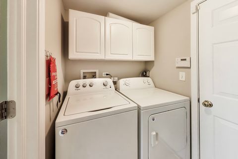 Tiny photo for 315 Poplar Court, Lindenhurst, IL 60046 (MLS # 12666427)