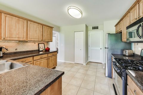Tiny photo for 315 Poplar Court, Lindenhurst, IL 60046 (MLS # 12666427)