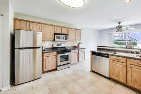 Tiny photo for 315 Poplar Court, Lindenhurst, IL 60046 (MLS # 12666427)