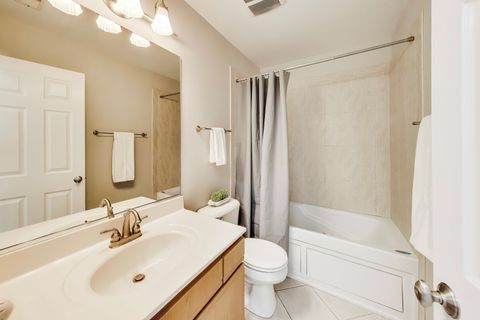 Tiny photo for 315 Poplar Court, Lindenhurst, IL 60046 (MLS # 12666427)