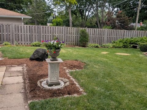 Tiny photo for 1825 E Sitka Lane E, Mount Prospect, IL 60056 (MLS # 12684729)