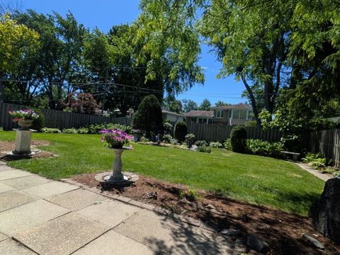 Tiny photo for 1825 E Sitka Lane E, Mount Prospect, IL 60056 (MLS # 12684729)