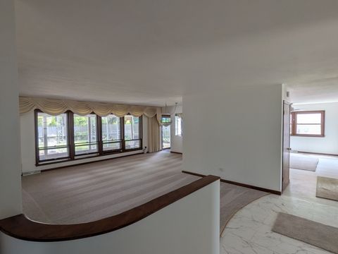 Tiny photo for 1825 E Sitka Lane E, Mount Prospect, IL 60056 (MLS # 12684729)