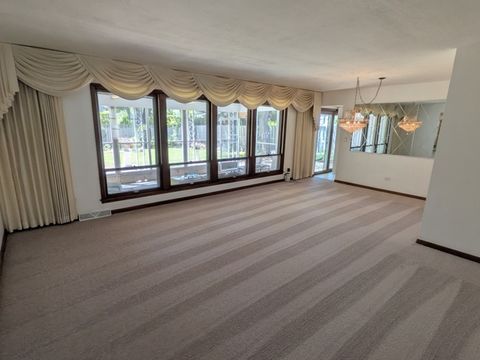 Tiny photo for 1825 E Sitka Lane E, Mount Prospect, IL 60056 (MLS # 12684729)