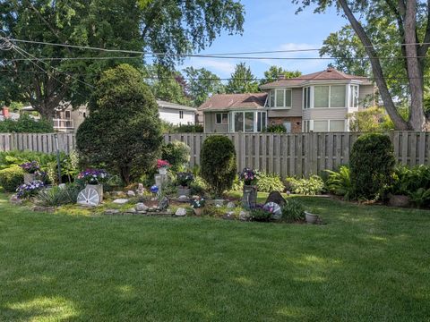 Tiny photo for 1825 E Sitka Lane E, Mount Prospect, IL 60056 (MLS # 12684729)