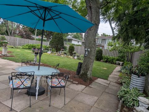 Tiny photo for 1825 E Sitka Lane E, Mount Prospect, IL 60056 (MLS # 12684729)