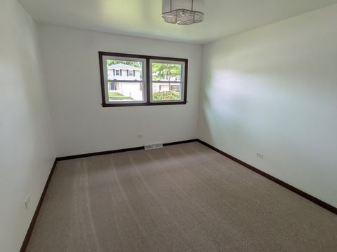 Tiny photo for 1825 E Sitka Lane E, Mount Prospect, IL 60056 (MLS # 12684729)