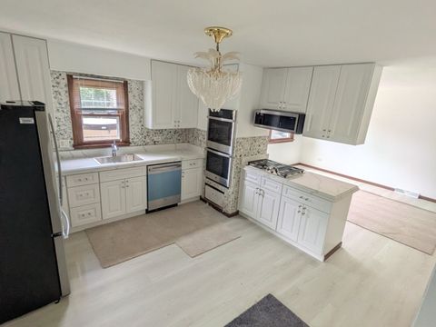 Tiny photo for 1825 E Sitka Lane E, Mount Prospect, IL 60056 (MLS # 12684729)