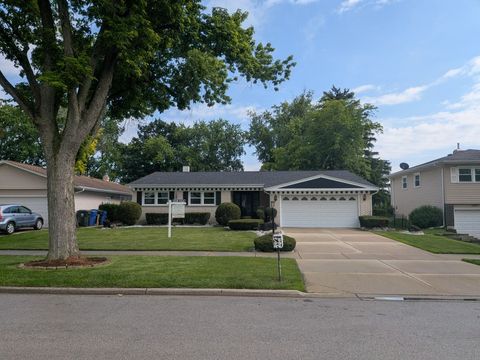 Tiny photo for 1825 E Sitka Lane E, Mount Prospect, IL 60056 (MLS # 12684729)