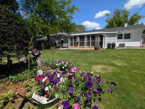 Tiny photo for 1825 E Sitka Lane E, Mount Prospect, IL 60056 (MLS # 12684729)