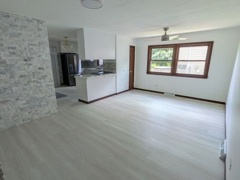 Tiny photo for 1825 E Sitka Lane E, Mount Prospect, IL 60056 (MLS # 12684729)