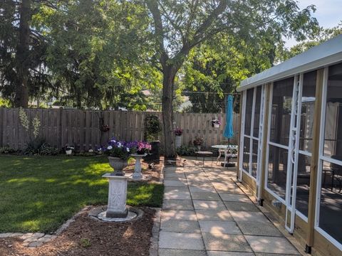 Tiny photo for 1825 E Sitka Lane E, Mount Prospect, IL 60056 (MLS # 12684729)