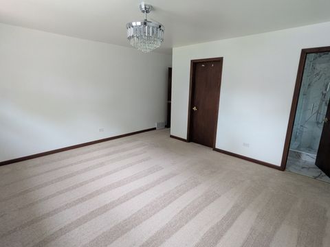 Tiny photo for 1825 E Sitka Lane E, Mount Prospect, IL 60056 (MLS # 12684729)