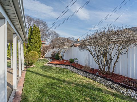 Tiny photo for 4928 N New England Avenue, Chicago, IL 60656 (MLS # 12604950)