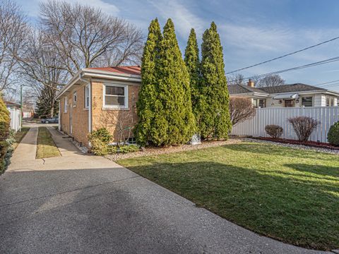 Tiny photo for 4928 N New England Avenue, Chicago, IL 60656 (MLS # 12604950)