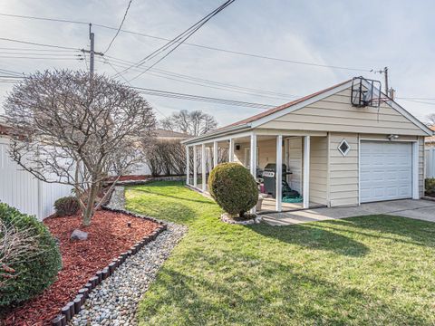 Tiny photo for 4928 N New England Avenue, Chicago, IL 60656 (MLS # 12604950)