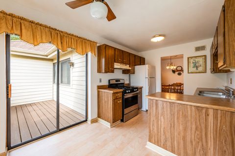 Tiny photo for 931 E Kings Row ROW #6, Palatine, IL 60074 (MLS # 12673515)