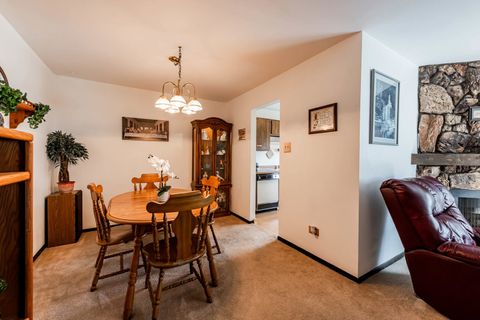 Tiny photo for 931 E Kings Row ROW #6, Palatine, IL 60074 (MLS # 12673515)