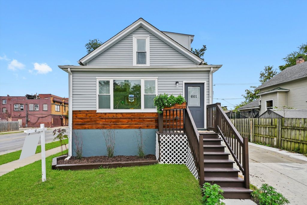 Photo for 601 S 6th Avenue, Maywood, IL 60153 (MLS # 12502941)