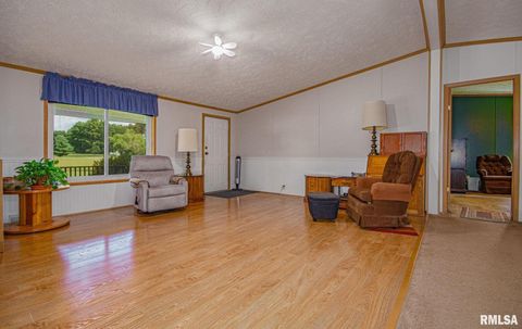 Tiny photo for 16807 Kendall Road, Mt Vernon, IL 62864 (MLS # EB459289)