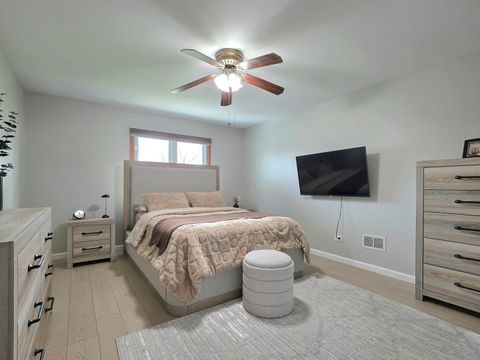 Tiny photo for 300 W Woodlawn Road, New Lenox, IL 60451 (MLS # 12601886)