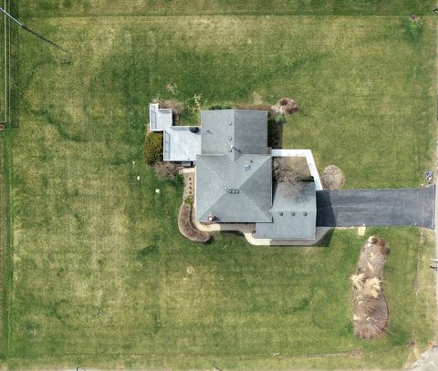 Tiny photo for 300 W Woodlawn Road, New Lenox, IL 60451 (MLS # 12601886)