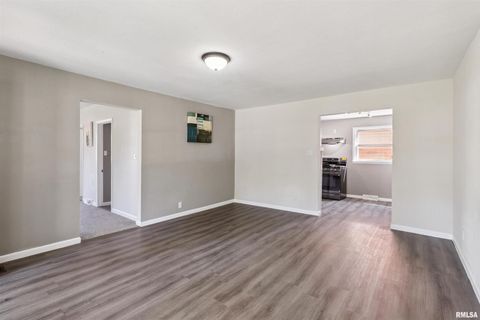 Tiny photo for 460 W KNOX Street, Galesburg, IL 61401 (MLS # QC4267259)