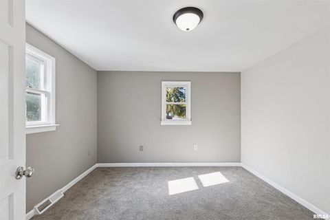 Tiny photo for 460 W KNOX Street, Galesburg, IL 61401 (MLS # QC4267259)