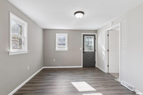 Tiny photo for 460 W KNOX Street, Galesburg, IL 61401 (MLS # QC4267259)