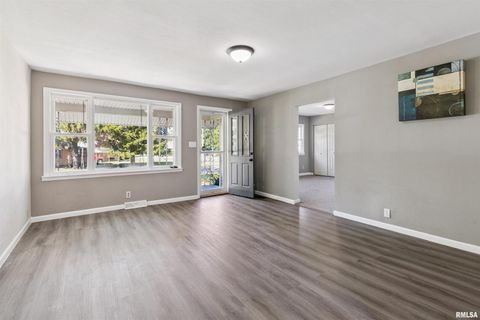 Tiny photo for 460 W KNOX Street, Galesburg, IL 61401 (MLS # QC4267259)