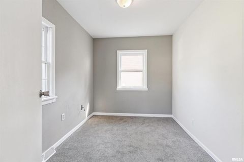 Tiny photo for 460 W KNOX Street, Galesburg, IL 61401 (MLS # QC4267259)