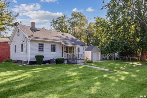 Photo of 460 W KNOX Street, Galesburg, IL 61401 (MLS # QC4267259)