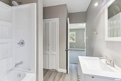 Tiny photo for 460 W KNOX Street, Galesburg, IL 61401 (MLS # QC4267259)