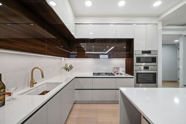 466 N Paulina Street PH-401