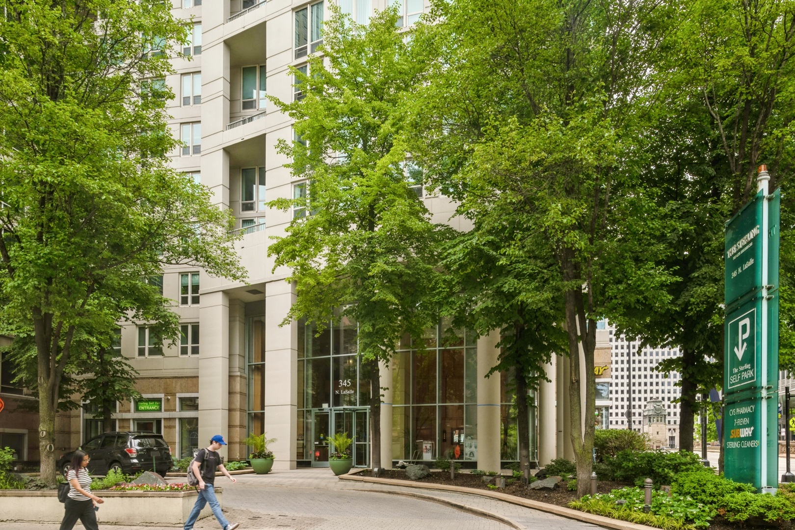 345 N La Salle Drive 1006