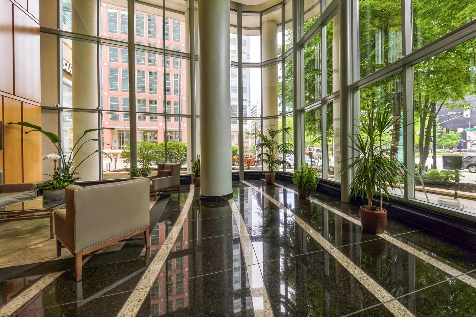 345 N La Salle Drive 1006