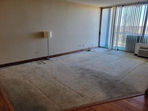 Tiny photo for 1043 S YORK Road #605, Bensenville, IL 60106 (MLS # 12522888)