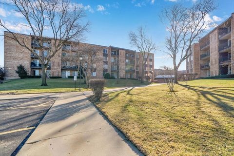 Photo of 500 W Huntington Commons Road #448, Mount Prospect, IL 60056 (MLS # 12562311)