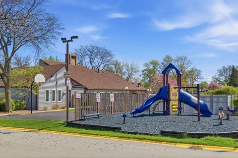 Tiny photo for 718 Clearwater Court, Wheeling, IL 60090 (MLS # 12598811)