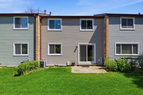 Tiny photo for 718 Clearwater Court, Wheeling, IL 60090 (MLS # 12598811)