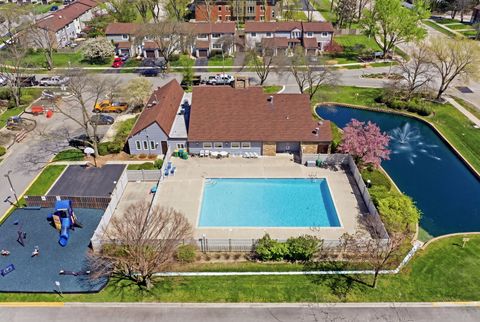 Tiny photo for 718 Clearwater Court, Wheeling, IL 60090 (MLS # 12598811)