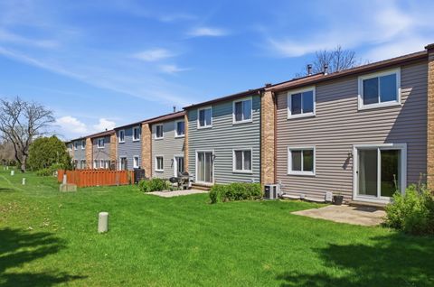 Tiny photo for 718 Clearwater Court, Wheeling, IL 60090 (MLS # 12598811)