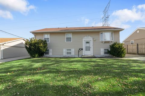 Tiny photo for 467 Arnold Avenue, Romeoville, IL 60441 (MLS # 12518493)