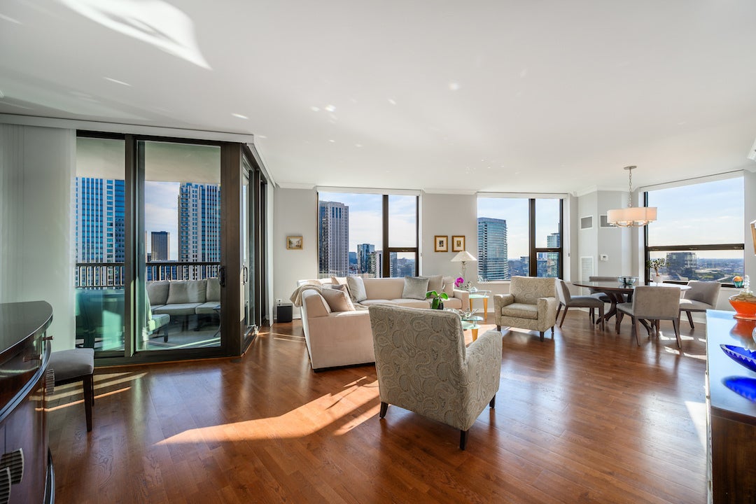 501 N Clinton Street 2105