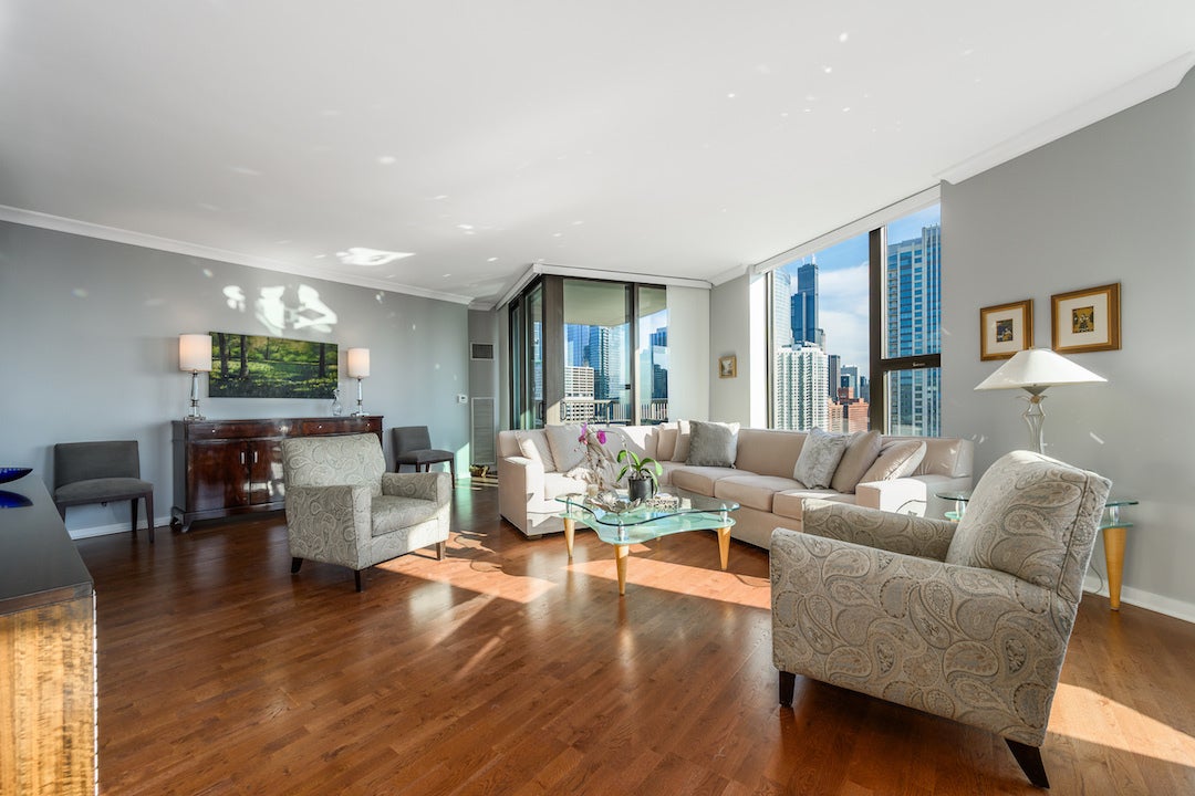 501 N Clinton Street 2105