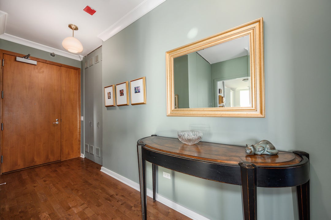 501 N Clinton Street 2105